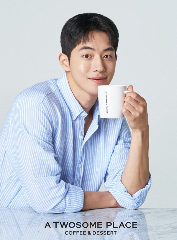 투썸플레이스는 배우 남주혁과 지난해에 이어 2년 연속으로 전속모델 계약을 체결했다. 사진=투썸플레이스.
