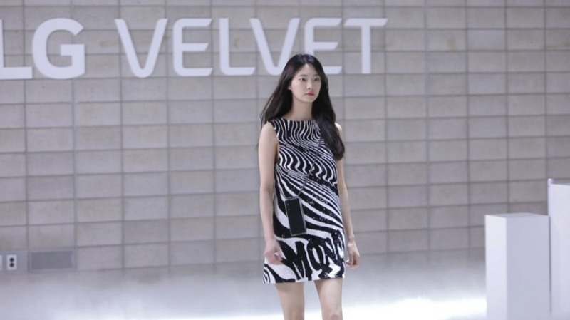 'LG 벨벳 온라인 패션쇼'가 인기 예능프로그램인 '사장님 귀는 당나귀 귀'에 24일 방송됐다./사진=LG전자
