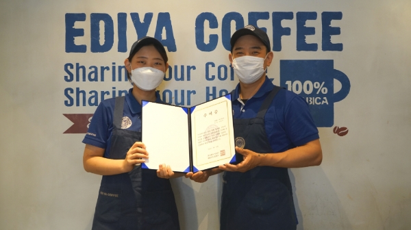 이디야커피는 2020 상반기 '이디야 메이트 희망기금' 전달식을 진행했다. 사진=이디야커피.