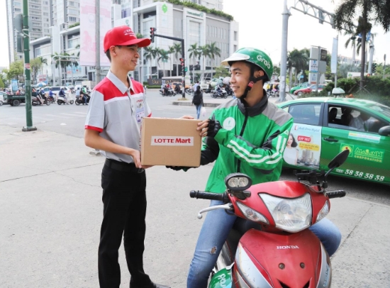 롯데마트 베트남 법인의 '스피드 엘'은 오프라인 매장과 연계한 배송 서비스를 펼치고 있다. / 사진 = 롯데마트