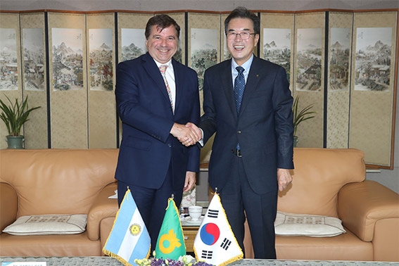 농협 이성희 회장, 주한아르헨티나 대사 만나 양국 농업 발전방안 논의