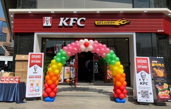 KFC는 오늘(29일) 충무로역 8번 출구 앞 대한극장 맞은편에 '충무로역점' 문을 열었다. 사진=KFC.