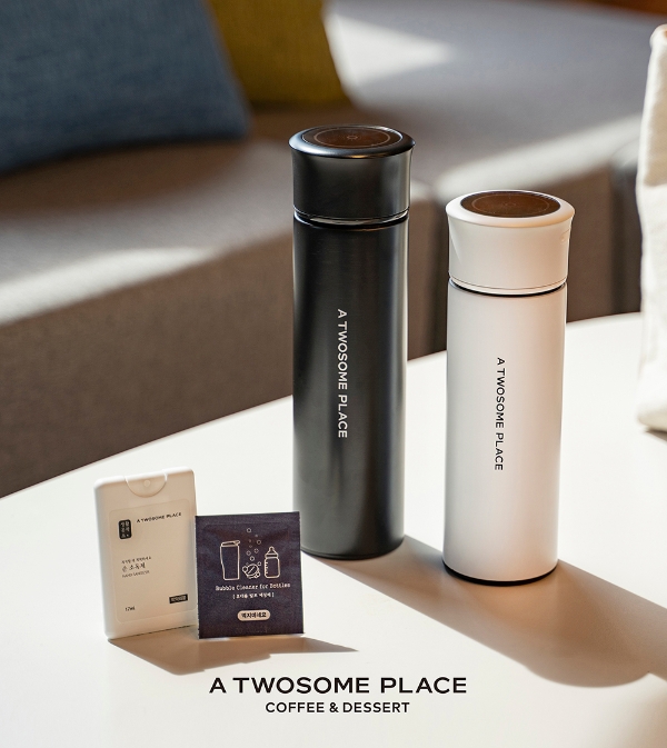 투썸플레이스는 최근 개인위생관리에 대한 관심이 높아지는 추세에 따라 언제 어디서나 간편하게 청결을 유지할 수 있는 위생 생활용품MD를 선보인다. 사진=투썸플레이스.