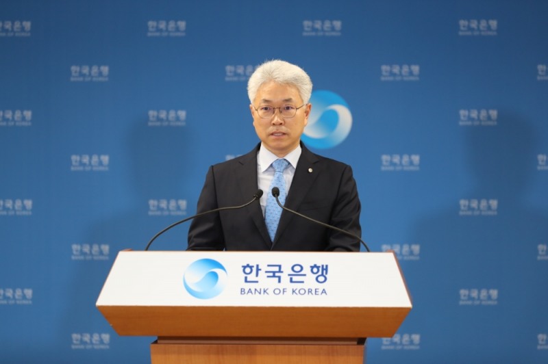 박양수 한국은행 경제통계국장이 2일 서울 중구 한국은행에서 열린 2020년 1/4분기 국민소득(잠정) 설명회에서 발표하고 있다./사진=한국은행