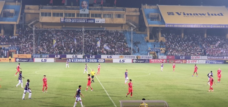 지난 6일 베트남 하노이 항더이(Hang Day) 경기장에서 하노이FC(Hanoi FC)와 자라이FC(Gia lai FC)가 경기를 진행하고 있다./사진=LS그룹