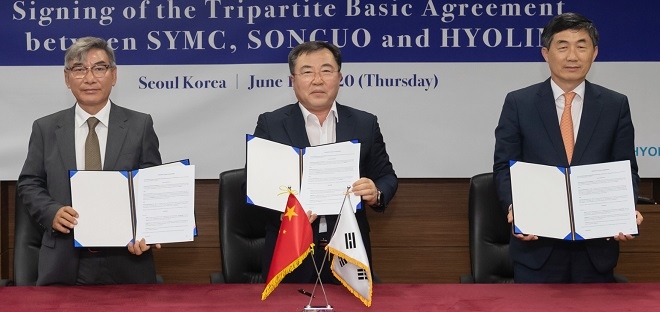 (왼쪽부터)신용재 송과모터스 총재, 예병태 쌍용자동차 대표이사, 김종진 효림정공 사장. 사진=쌍용차.