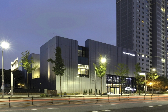 ▲ 포스코건설 강남 더샵 갤러리 외부.