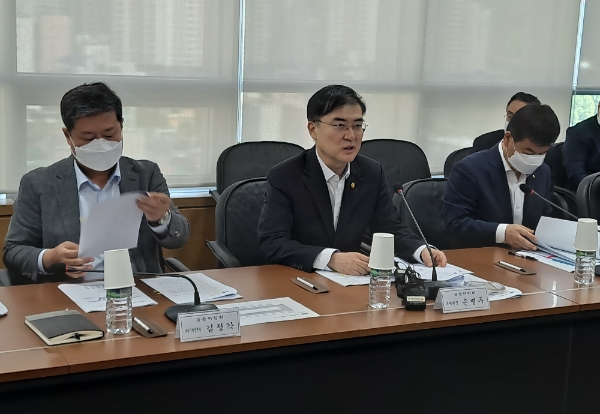 ▲손병두 금융위원회 부위원장이 22일 한국상장사협의회에서 열린 '회계개혁 간담회'에서 모두발언 하고 있다./ 사진=홍승빈 기자