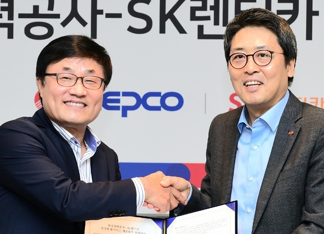 현몽주 SK렌터카 대표이사(왼쪽)과 이준호 한국전력공사 신재생사업처장.