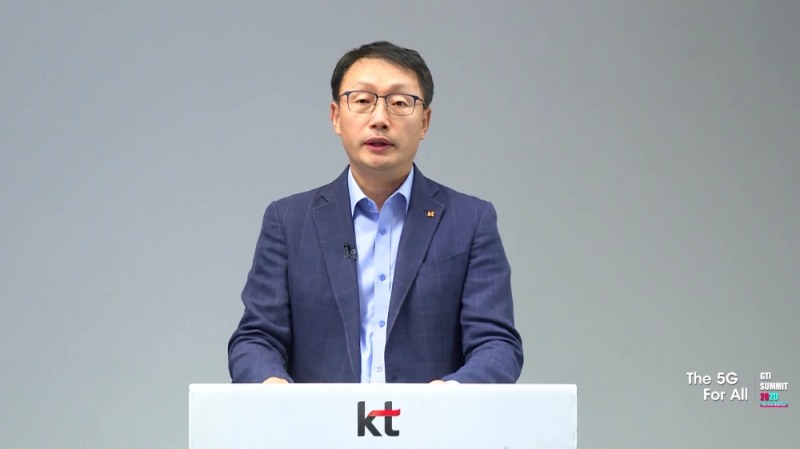 KT는 구현모 대표가 1일 저녁(한국시간) ‘GTI 서밋(summit) 2020’에서 ‘5G 현주소와 전략’을 주제로 기조연설을 했다고 2일 밝혔다. 사진은 구현모 대표의 기조연설 영상이 GTI 서밋 2020 온라인 사이트를 통해 중계되고 있는 모습/사진=KT
