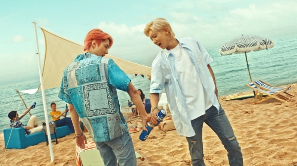 오비맥주의 대표 브랜드 카스(Cass)가 여름 캠페인 모델인 엑소의 두 멤버 ‘세훈&찬열(이하 EXO-SC)’과 함께한 새 TV 광고 영상을 공개한다. 사진=오비맥주.