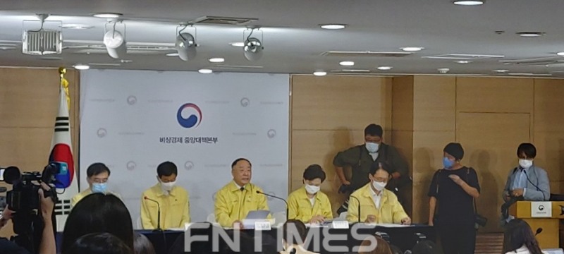 7월 10일 오전 서울 정부청사 브리핑실에서 열린 '부동산 보완대책 추진방안' 브리핑에서 홍남기 부총리 겸 기획재정부 장관이 발언하고 있다. / 사진=장호성 기자