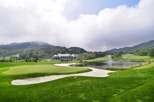 부영그룹 무주덕유산CC는 ‘2020 하계 주중 골프패키지’를 선보인다. 사진=부영그룹.