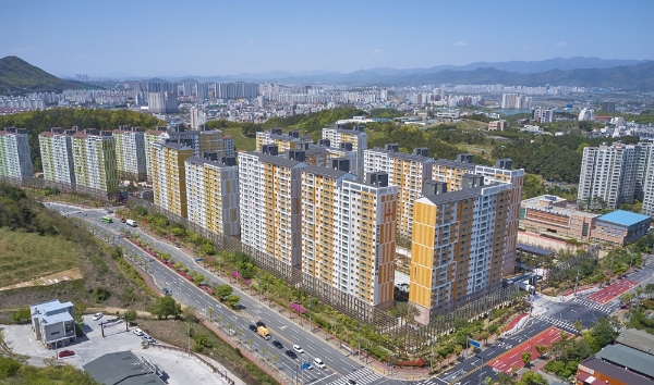 부영주택은 오늘(15일) '경산 사동 팰리스 부영 2단지' 1순위 청약을 시행한다. 사진=부영그룹.