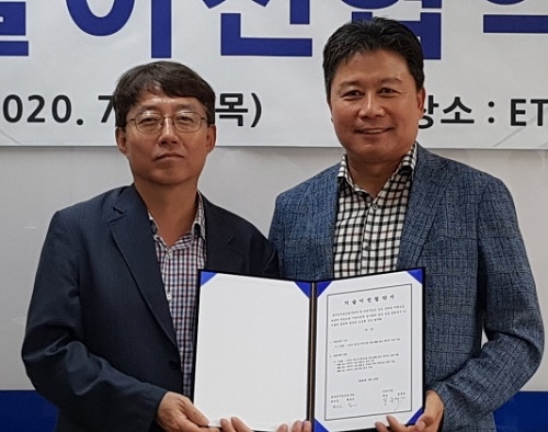 정종택 카네비컴 대표(오른쪽).