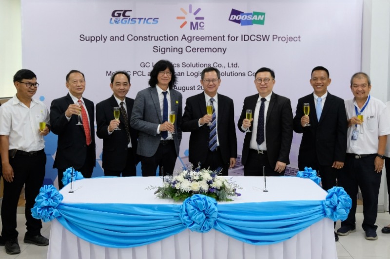 지난 3일, 두산로지스틱스솔루션과 태국 국영 석유화학회사 PTT GC(Global Chemical) 관계자들이 참석한 가운데 태국 라용 현지에서 계약식이 열렸다. 코로나 19의 영향으로 동현수 ㈜두산 부회장이 영상으로 축사를 전했다/사진=두산로지스틱스솔루션