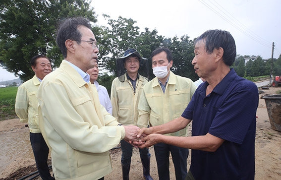 이성희 농협중앙회장, 충남 천안·아산 집중호우 피해현장 방문