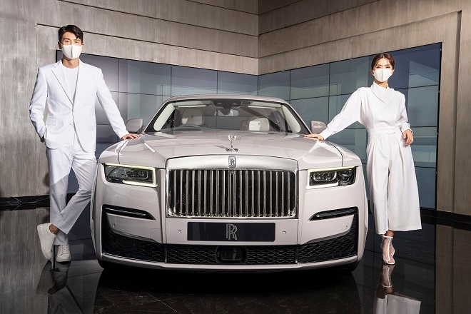 롤스로이스 뉴 고스트.