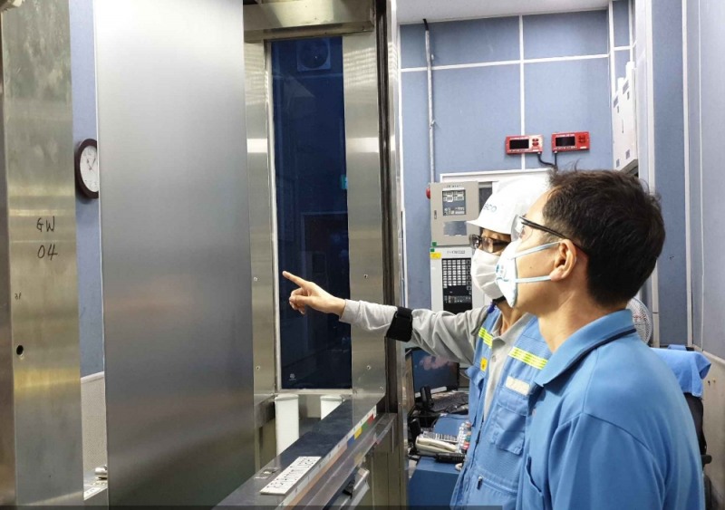 포스코 편면 도금 제품을 생산하는 모습/사진=포스코