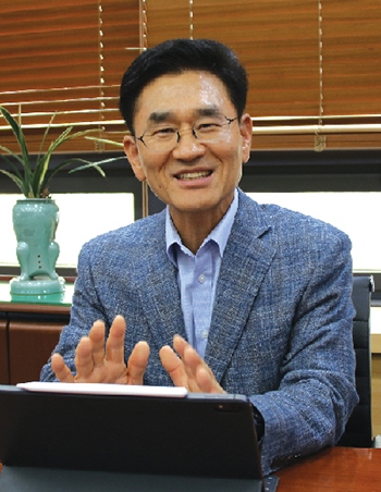 ▲사진: 허영택 신한캐피탈 대표