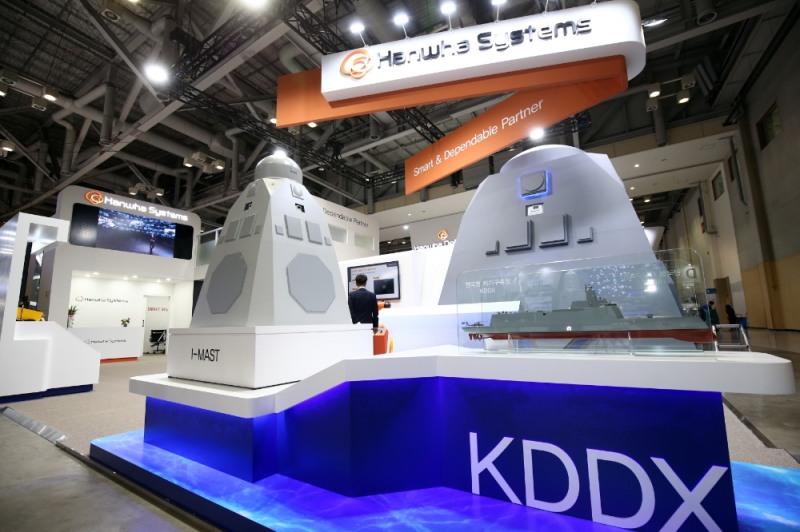 한화시스템이 MADEX2019에서 전시한 KDDX 통합마스트(IMAST)이미지/사진=한화시스템