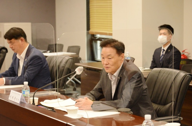 이계문 서민금융진흥원 원장(사진)과 임용택 전북은행 행장이 지난 16일 서민의 신용향상과 부채관리를 위한 사업 추진 간담회를 진행했다. /사진=서민금융진흥원