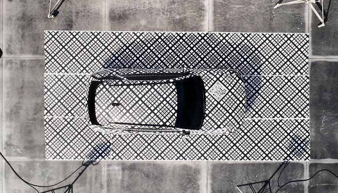 지 메트릭스 패턴이 적용된 제네시스 GV70 위장필름. 출처=제네시스.