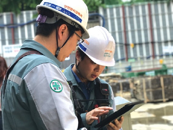 ▲ 포스코건설 토탈정보공유시스템 ‘포스원’ 현장적용사진. 사진 = 포스코건설