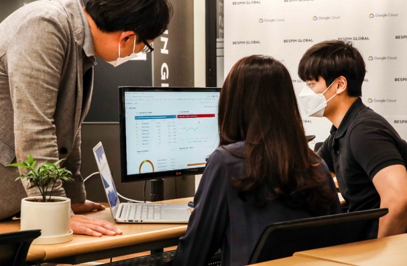 SK텔레콤이 클라우드 운영 전문기업인 글로벌 강소기업 베스핀글로벌과 함께 AI 기반의 클라우드 이상 비용 탐지 솔루션을 13일 출시했다고 밝혔다./사진=SK텔레콤