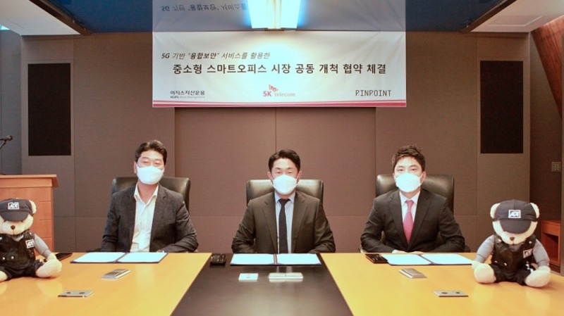 SK텔레콤과 이지스자산운용, 핀포인트가 ‘중소형 오피스 빌딩 대상 스마트 오피스 구축 사업 협약’을 체결했다고 14일 밝혔다. (왼쪽부터) 정순구 SK텔레콤 보안사업개발그룹장, 복준호 이지스자산운용 개발투자부문대표, 김도남 핀포인트 대표/사진=SK텔레콤