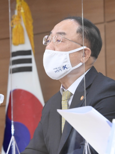 홍남기 부총리 겸 기획재정부 장관이 10월 5일 정부세종청사에서 열린 한국형 재정준칙 도입방안 브리핑에서 모두발언을 하고 있다. / 사진출처= 기획재정부(2020.10.5)