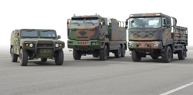 (왼쪽부터) 소형전술차량, 5톤 방탄킷 차량, 2½톤 중형표준차량. 출처=기아차.
