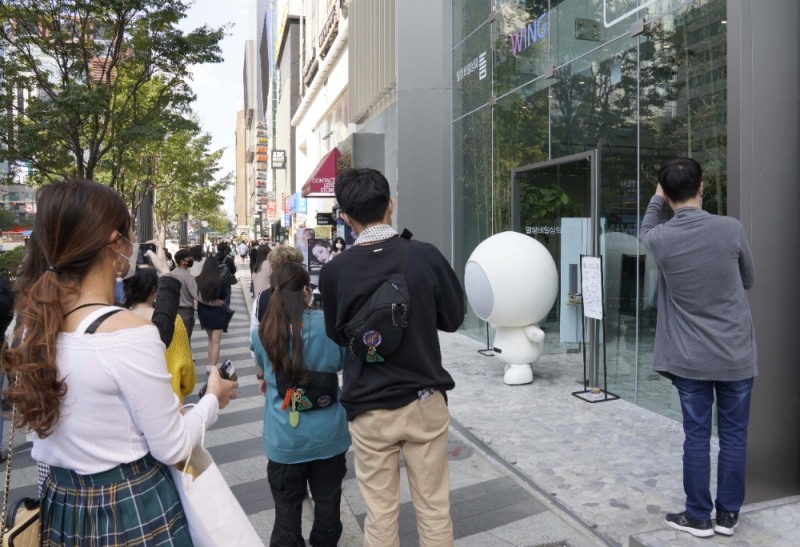 서울 강남역에 위치한 LG유플러스의 복합문화공간 '일상비일상의틈'./사진=LG유플러스