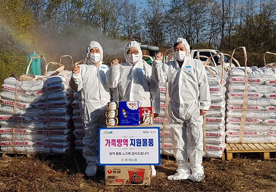 ▲사진은 왼쪽부터 김영철 이천축협 조합장, 김장섭 농협 경기본부장, 김영춘 농협 이천 지부장.