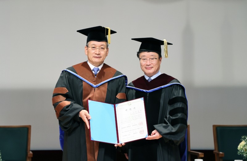 김상열 호반그룹 회장, 전남대 명예 경영학박사 학위 받아