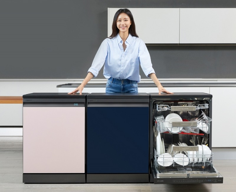 수원 삼성전자 디지털시티 프리미엄하우스에서 ‘비스포크(BESPOKE) 식기세척기’ 제품을 소개하고 있다./사진=삼성전자