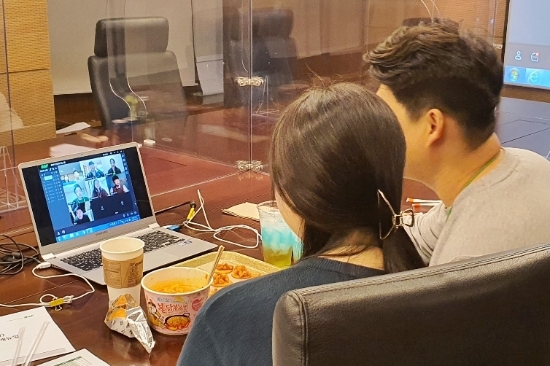 신입사원 랜선 회식. / 사진 = BGF리테일