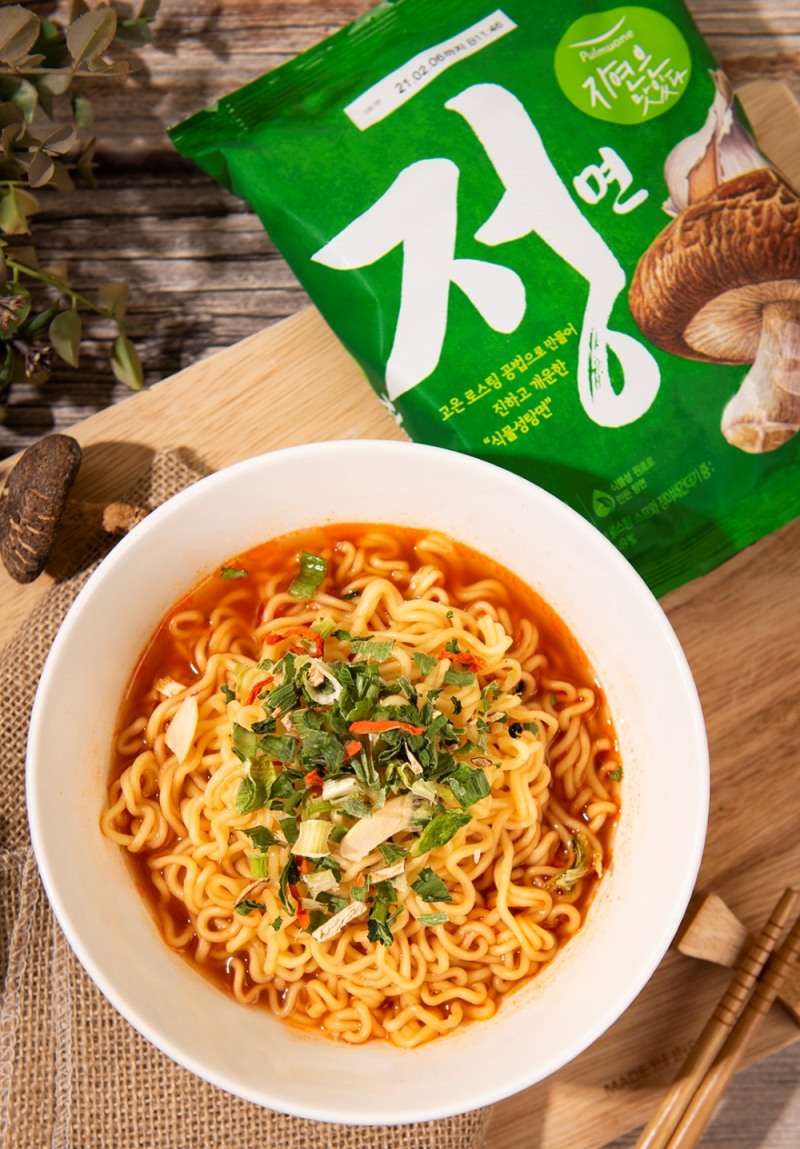 정식 비건라면 인증을 획득한 풀무원 자연은 맛있다 '정면'. / 사진제공 = 풀무원