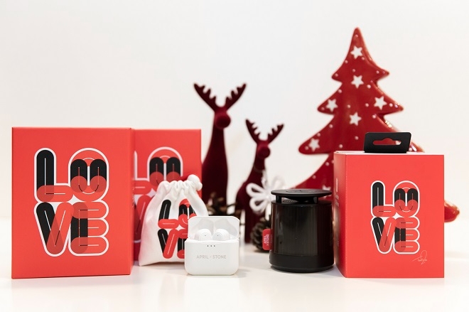 (왼쪽부터)a20 2세대와 a30 세이브더칠드런에디션. 사진=SK네트웍스.