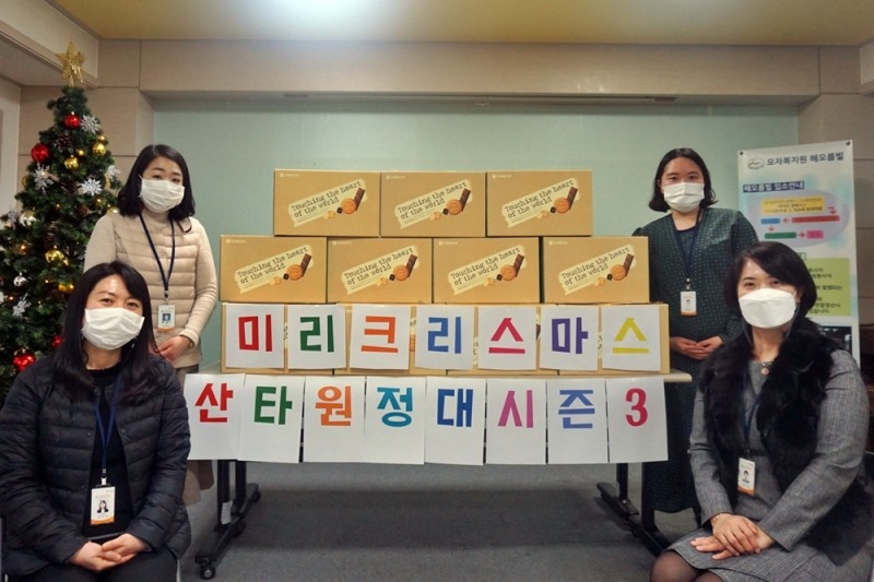 ‘용산 드래곤즈’는 한부모 가족 복지시설인 해오름빌을 비롯한 용산지역 아동시설 10곳을 방문해 ‘미리 크리스마스 산타 원정대 시즌3’ 행사를 비대면으로 진행하고 선물을 전달했다. / 사진제공 = HDC현대산업개발