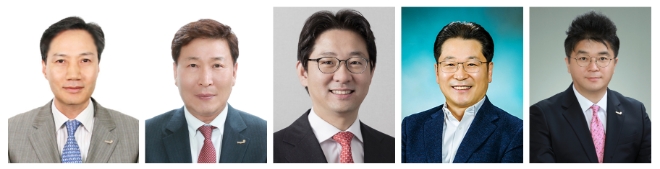 동원그룹이 2021년 정기 임원인사를 실시한다고 23일 밝혔다. 왼쪽부터 신영수 동원팜스 대표이사 부회장, 김성용 동원홈푸드 식재·조미부문 대표이사 사장, 정문목 동원홈푸드 FS·외식부문 대표이사 부사장, 강용수 동원홈푸드 온라인사업부문 대표이사 전무이사, 이재흥 동원와인플러스 대표이사 전무이사. / 사진 = 동원그룹