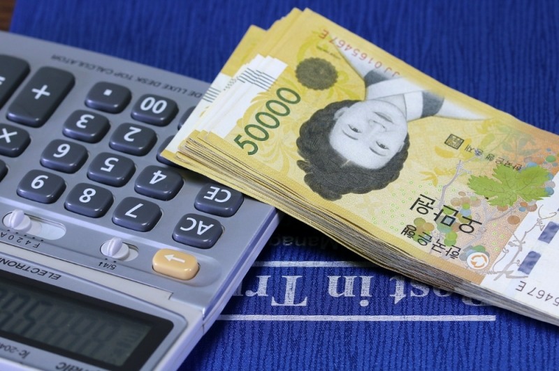 고금리에 이자 부담 큰 신용대출 갚는 차주들…‘중도상환수수료’ 면제될까