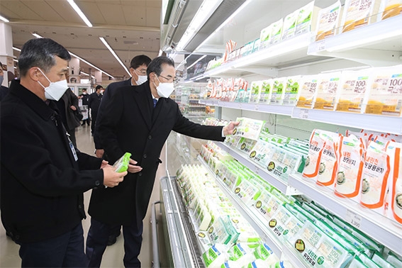 이성희 농협중앙회장, 2021년 첫 농축산물 유통현장서 업무 시작