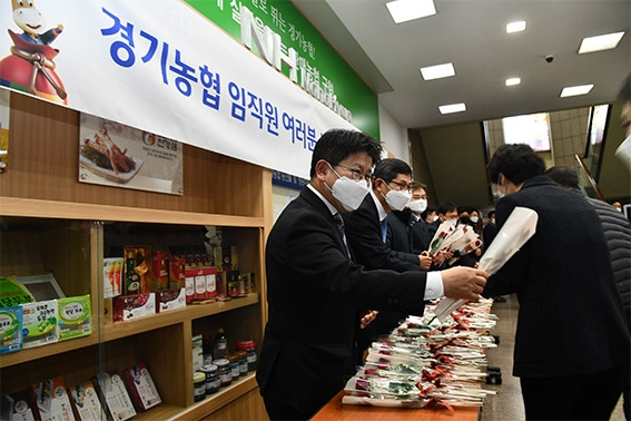 ▲ 사진 왼쪽 정용왕 본부장