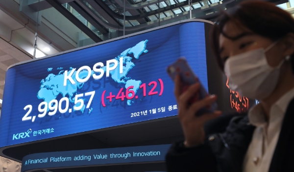 1월 5일 코스피지수는 전 거래일 대비 46.12포인트(1.57%) 오른 2,990.57에 마감했다./ 사진= 한국거래소(2021.01.05)
