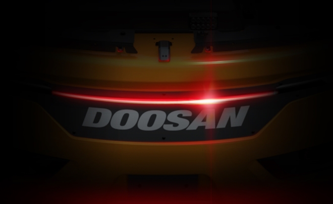 두산인프라코어는 30톤급 이상 대형 굴착기 3개, 중형 휠(바퀴형) 굴착기 3개, 중형 크롤러(궤도형) 굴착기 4개, 5톤급 소형 굴착기 3개 등 총 13개 기종의 2021년형 업그레이드 모델을 국내 출시했다. 사진=두산인프라코어.