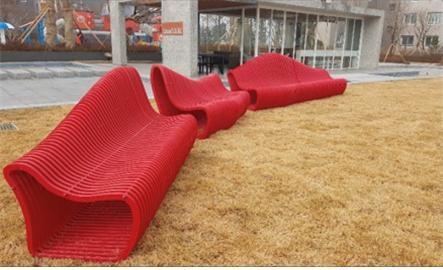 복합소재 3D프린팅 비정형 벤치(힐스테이트 레이크 송도 2차) / 사진=현대건설