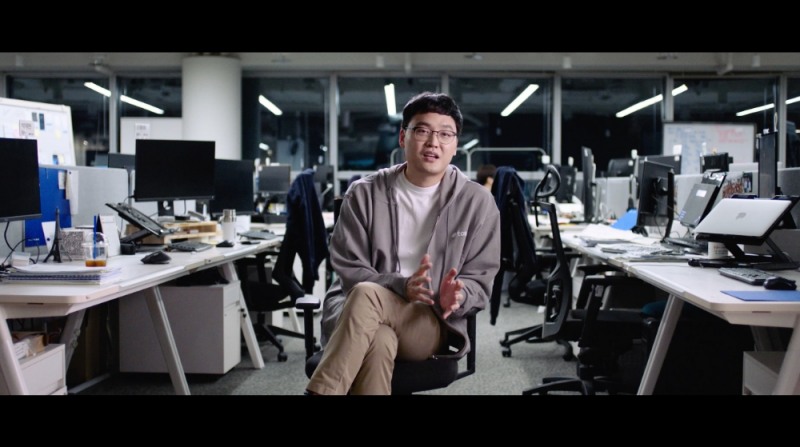 이승건 비바리퍼블리카 대표가 다큐멘터리 내에서 토스의 성장 스토리를 이야기하고 있다. /사진=토스