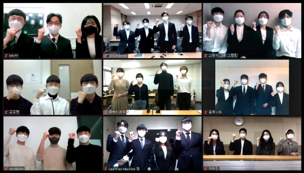 ▲한국거래소 주최 제16회 증권·파생상품 경시대회’ 입상자들./ 사진=한국거래소