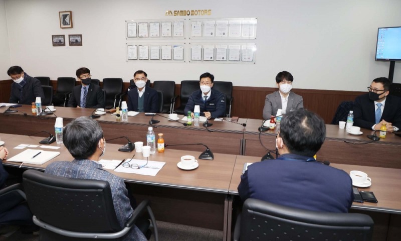 DGB대구은행이 삼보모터스를 방문해 ESG 경영활동의 일환으로 현장 컨설팅을 진행했다. /사진=DGB대구은행